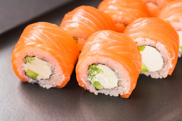 Piatto di sushi al ristorante asiatico