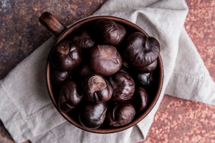 Foto gratuito piatto disteso di castagne al forno