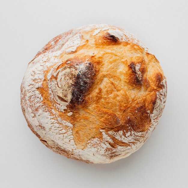 Piatto disteso di pane croccante al forno