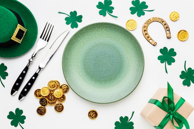 Piatto piatto laici e posate st patrick day