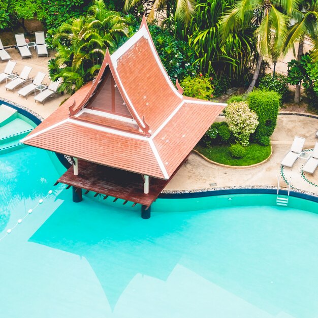 Piccola casa in una piscina