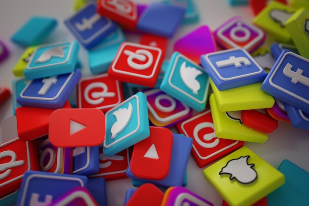 Pila di 3D Social Media Logos popolari
