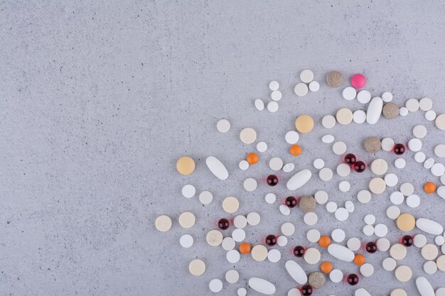 Pillole, compresse e capsule di medicina farmaceutica assortite. Foto di alta qualità