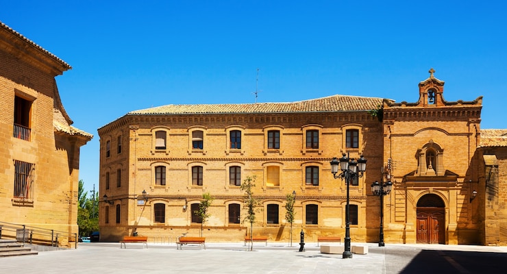 Foto gratuito plaza de la universidad. huesca