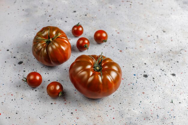 Pomodori biologici di vino nero fresco di brandy.