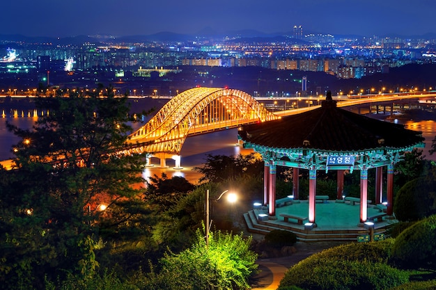 Ponte di Banghwa di notte, Corea