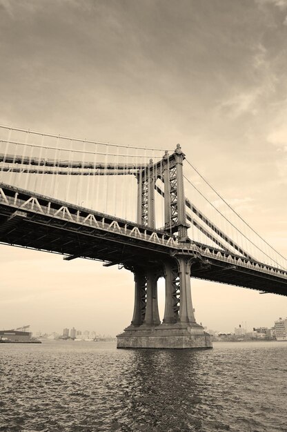 Ponte di Manhattan in bianco e nero