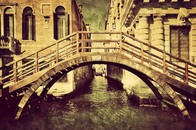 Ponte sul canale