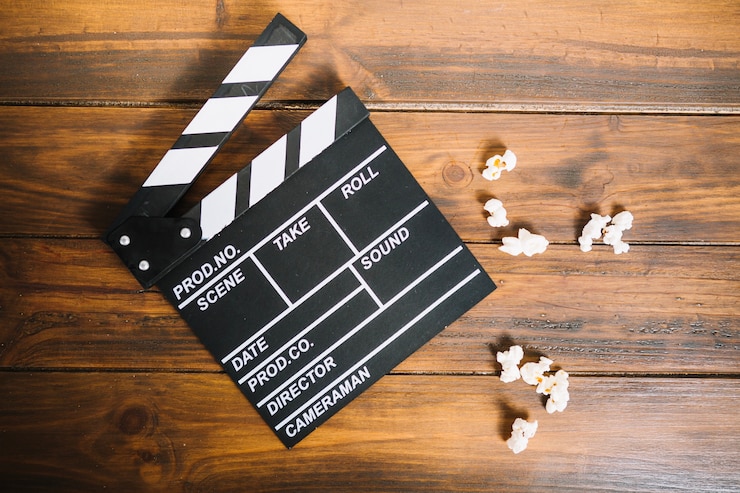 Foto gratuito popcorn e ciak