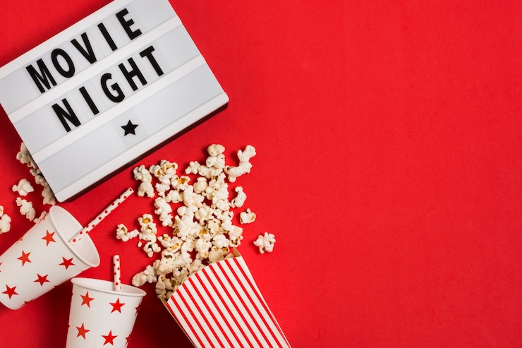 Foto gratuito popcorn e succo per la serata cinema.