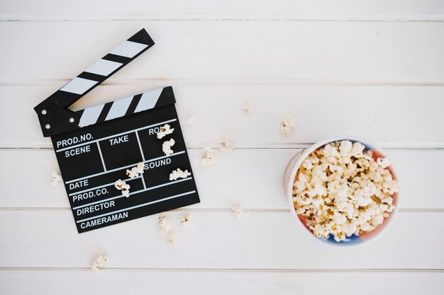 Popcorn vicino a ciak