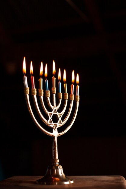 Portacandele Hanukkah con candele