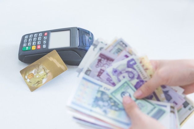 POS di pagamento della carta di credito POS invece di liquidazione di contanti