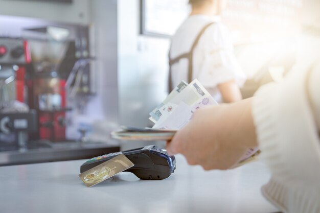 POS di pagamento della carta di credito POS invece di liquidazione di contanti