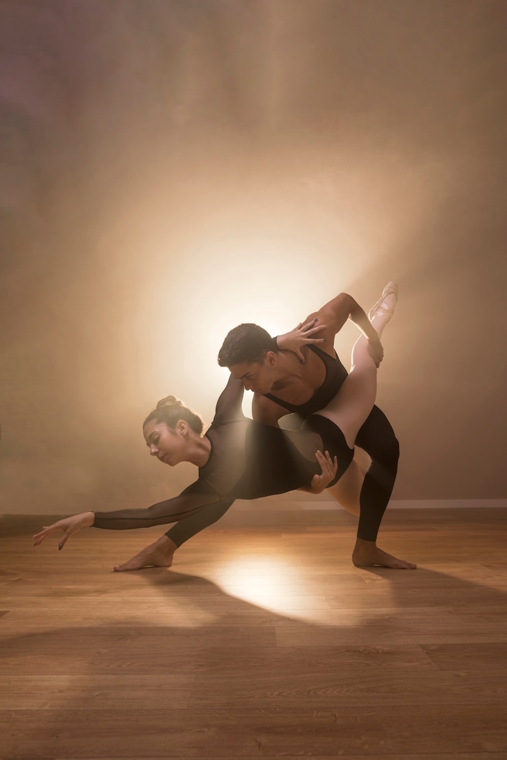 Foto gratuito posa di pesce balletto a figura intera