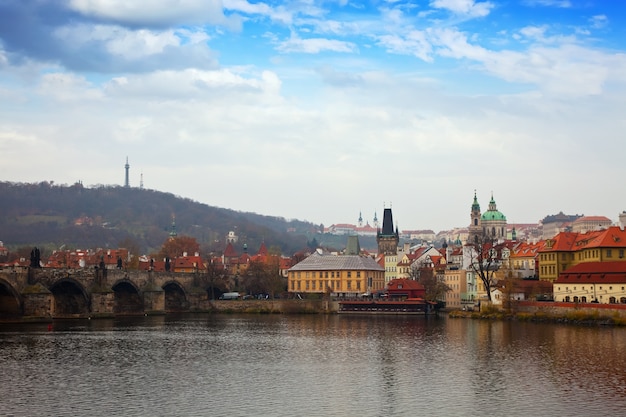 Praga con il ponte Carlo