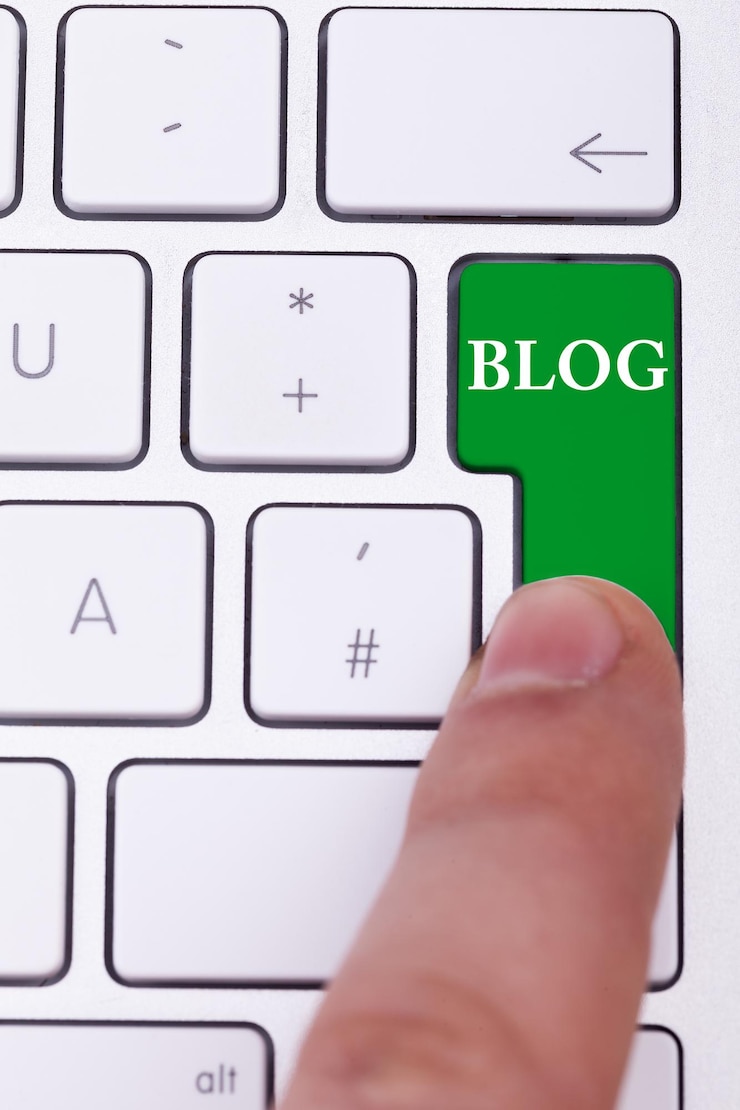 Foto gratuito premendo il pulsante blog sulla tastiera. blog e scrittura online