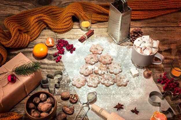 Preparare i biscotti al pan di zenzero