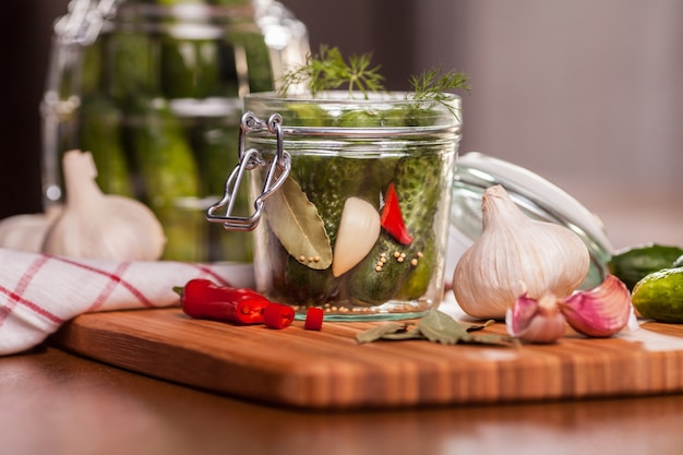 Preparare i cetrioli acidi in cucina