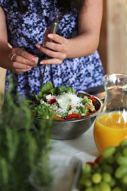 Preparare il cibo per il picnic