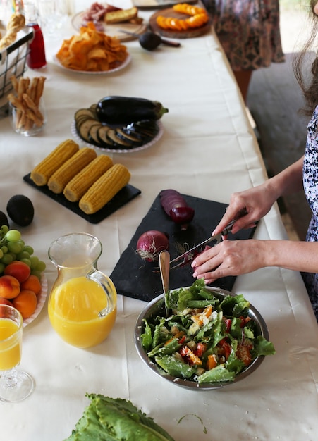 Preparare il cibo per il picnic