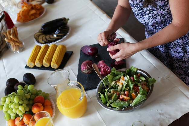 Preparare il cibo per il picnic