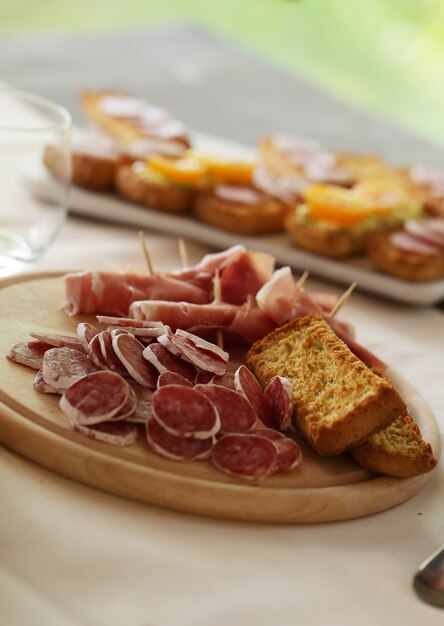 Preparare il cibo per il picnic