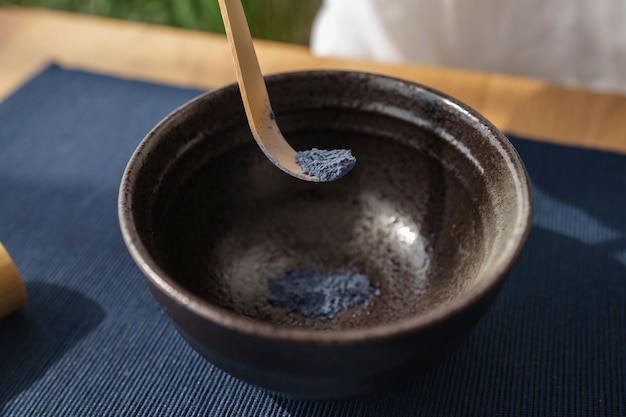 Preparare il matcha blu a casa