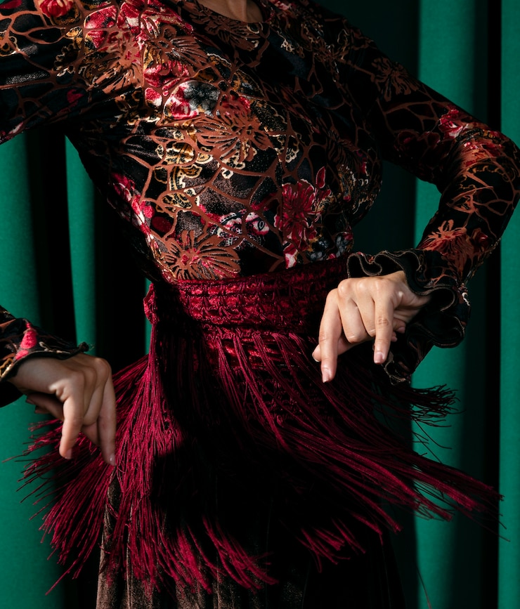 Foto gratuito primo piano bellissimo abito flamenco