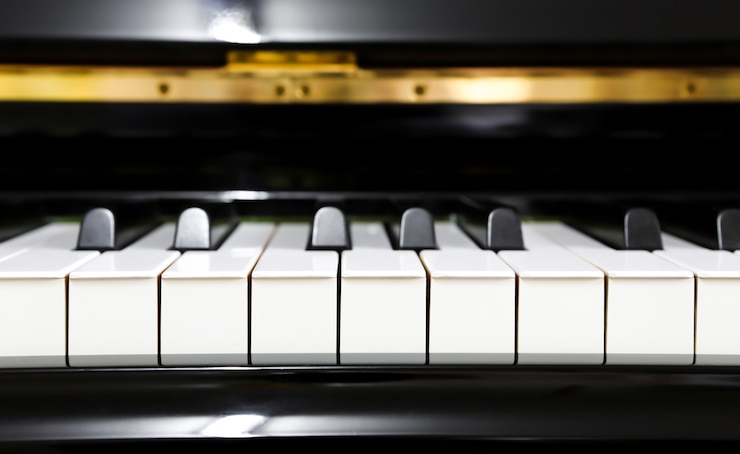 Foto gratuito primo piano dei tasti del piano