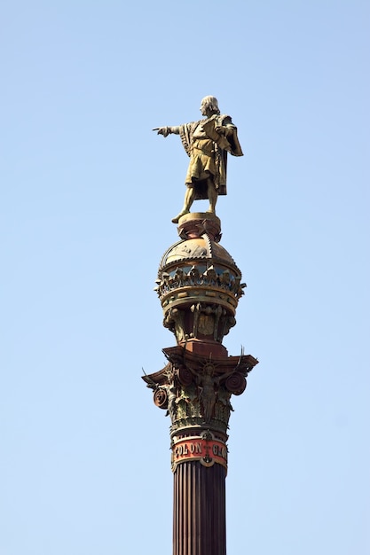 Primo piano del monumento di Colombo