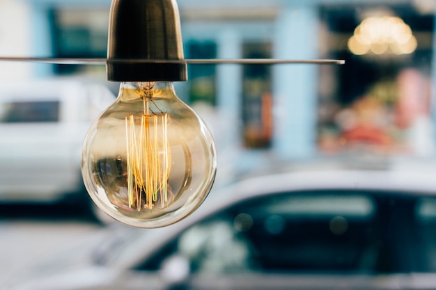 Primo piano della lampadina accesa