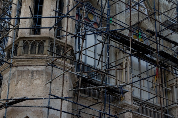 Primo piano della ricostruzione della chiesa