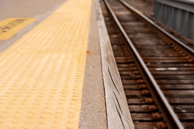 Primo piano delle ferrovie con fondo vago