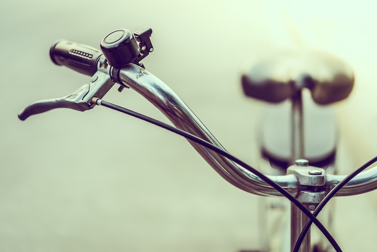 Foto gratuito primo piano di biciclette d'epoca con campana