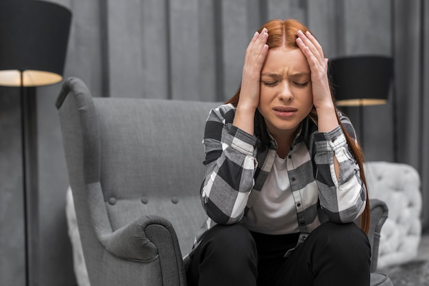 Primo piano di donna frustrata