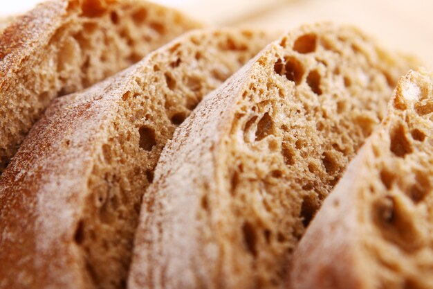 Primo piano di pane a fette