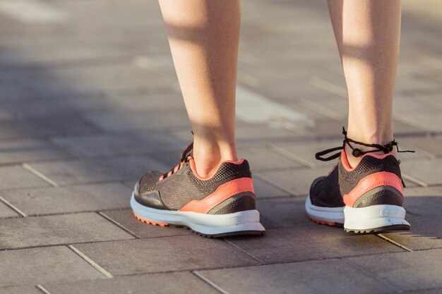 Primo piano di scarpe sportive