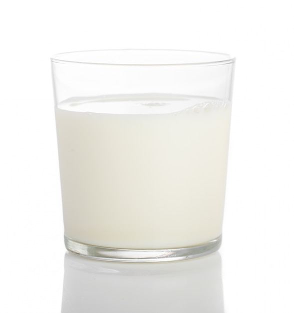 Primo piano di un bicchiere di latte