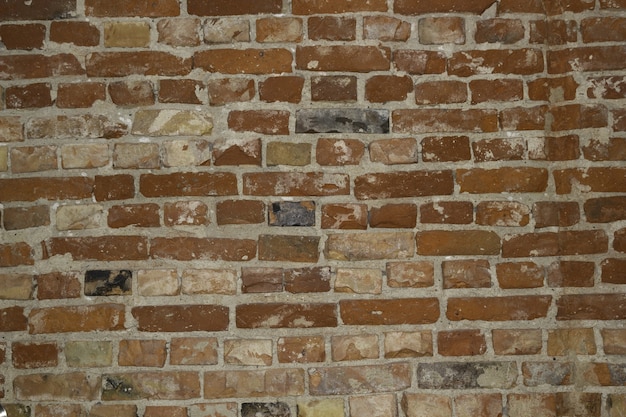 Primo piano di uno sfondo di muro di pietra rossa