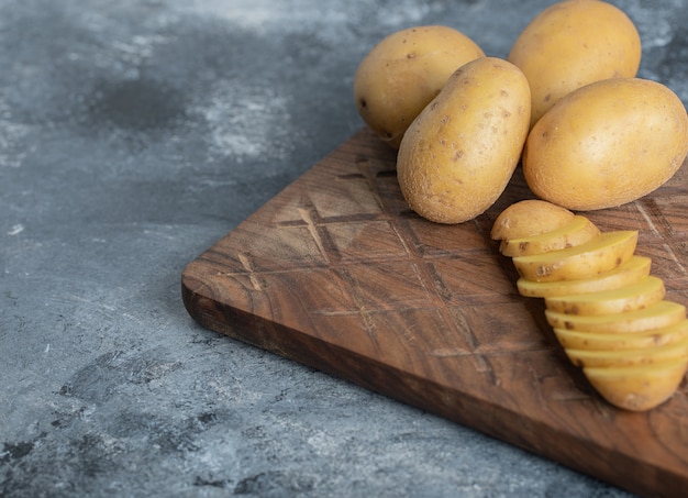 Primo piano foto di patate fresche biologiche. Foto di alta qualità