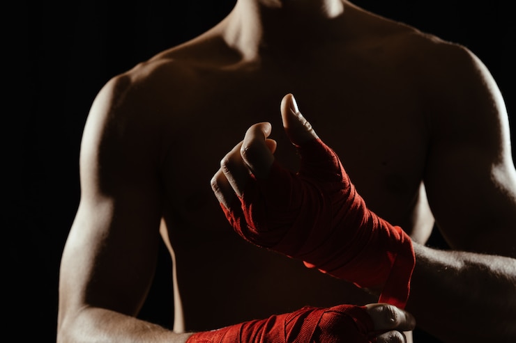 Foto gratuito primo piano mani boxer bendaggio
