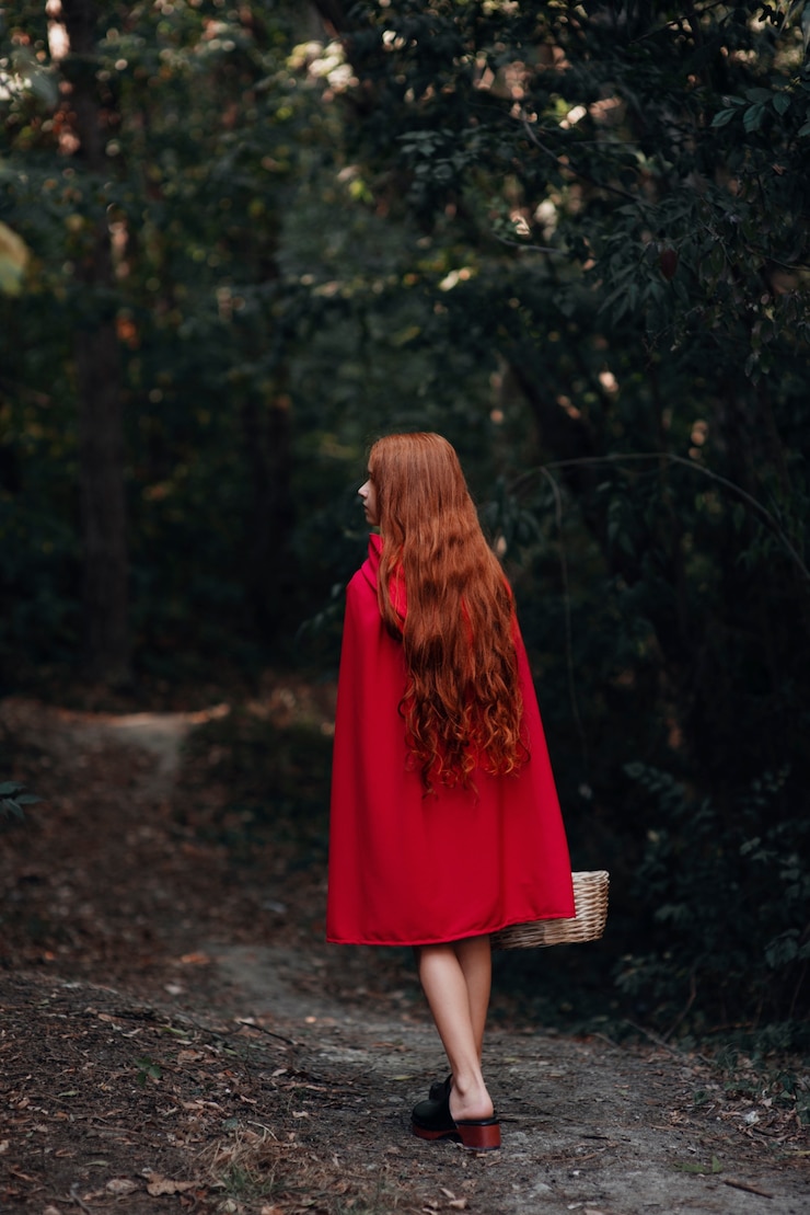Foto gratuito primo piano su cappuccetto rosso