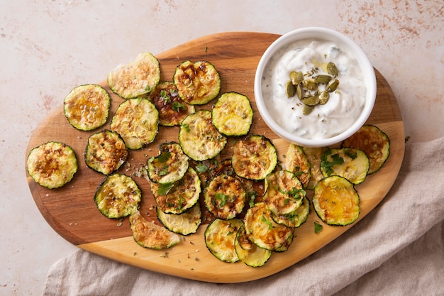 Primo piano su snack a base di zucchine