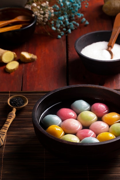 Primo piano su un'appetitosa ciotola tangyuan