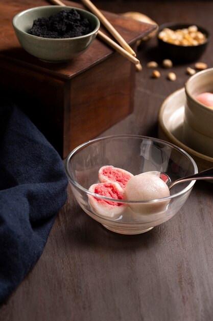 Primo piano su un'appetitosa ciotola tangyuan