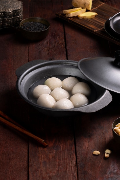 Primo piano su un'appetitosa ciotola tangyuan