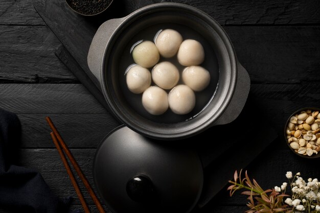 Primo piano su un'appetitosa ciotola tangyuan