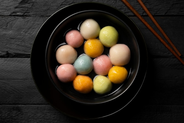 Primo piano su un'appetitosa ciotola tangyuan