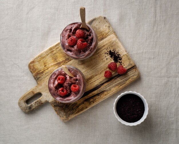 Primo piano su una deliziosa ciotola di cereali acai